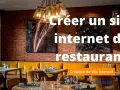 Ambiance chaleureuse d'un restaurant avec tables dressées. Le texte "Créer un site internet de restaurant" suggère une solution pour la présence en ligne.