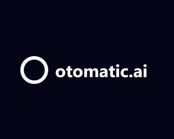 Logo blanc sur fond bleu nuit : un cercle ouvert à droite et le texte "otomatiс.ai".