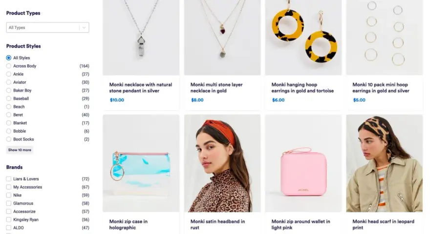 Une page de produits de mode, avec un filtre wp grid builder sur la gauche. Bijoux, sacs et accessoires Monki sont présentés.