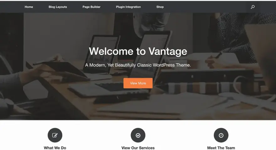 Exemple de site web personnel : page d'accueil du thème WordPress Vantage, avec un slogan invitant et des sections "Ce que nous faisons", "Nos services" et "Notre équipe".