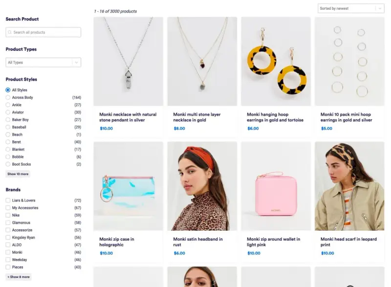 Une page de produits de mode, avec un filtre wp grid builder sur la gauche. Bijoux, sacs et accessoires Monki sont présentés.
